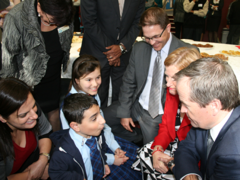 St Olivers Primary School Captains Arthur Sadek and Rhiannon Costello meet Bill Shorten and Julie Owens